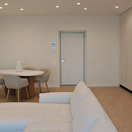 Milky Way I 2 Bedroom Rare Find In Aviatiei Apartment *