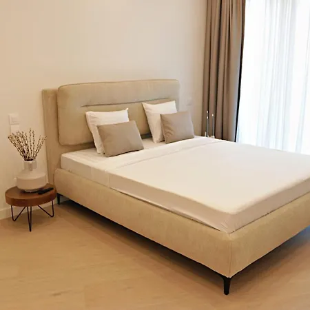 Milky Way I 2 Bedroom Rare Find In Aviatiei Apartment